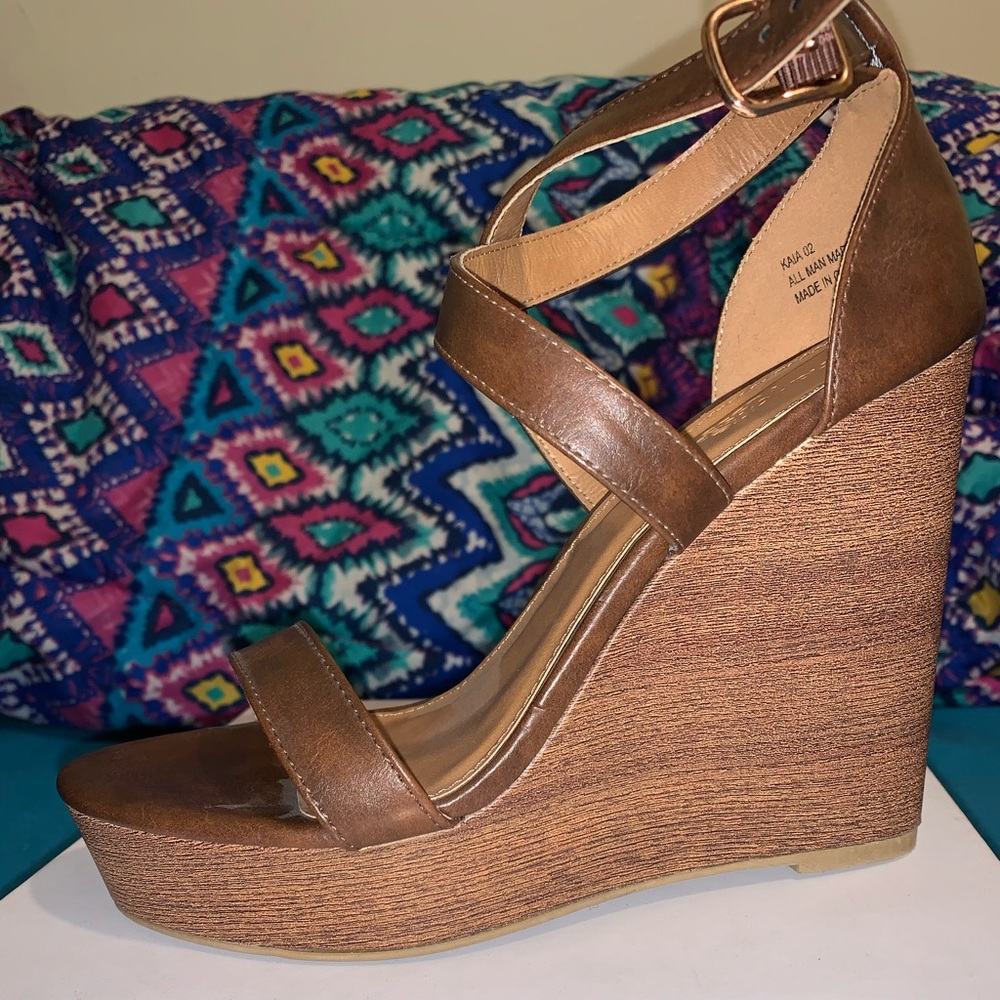 Brown strapped wedges